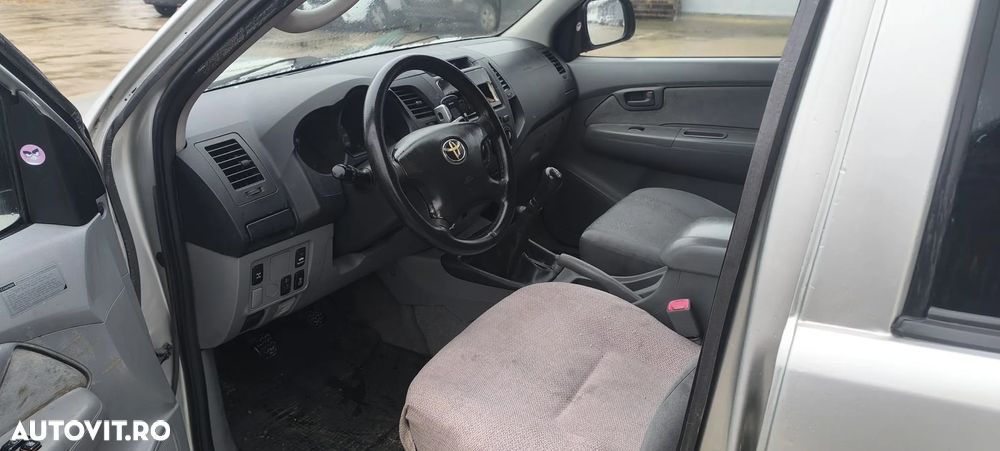 Toyota Hilux 4x4 Double Cab - 11