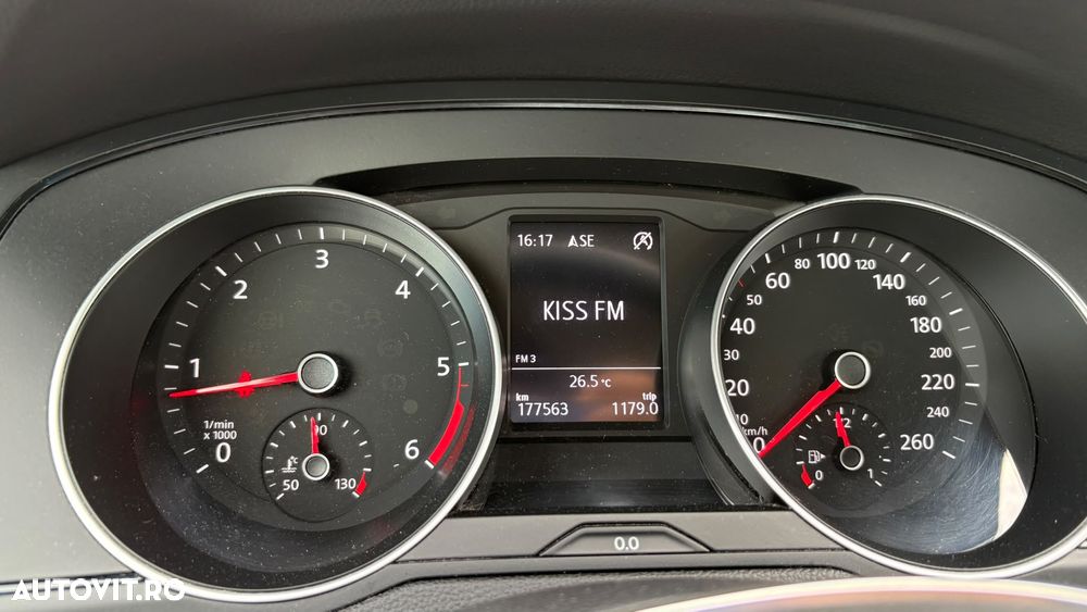 Volkswagen Passat - 13
