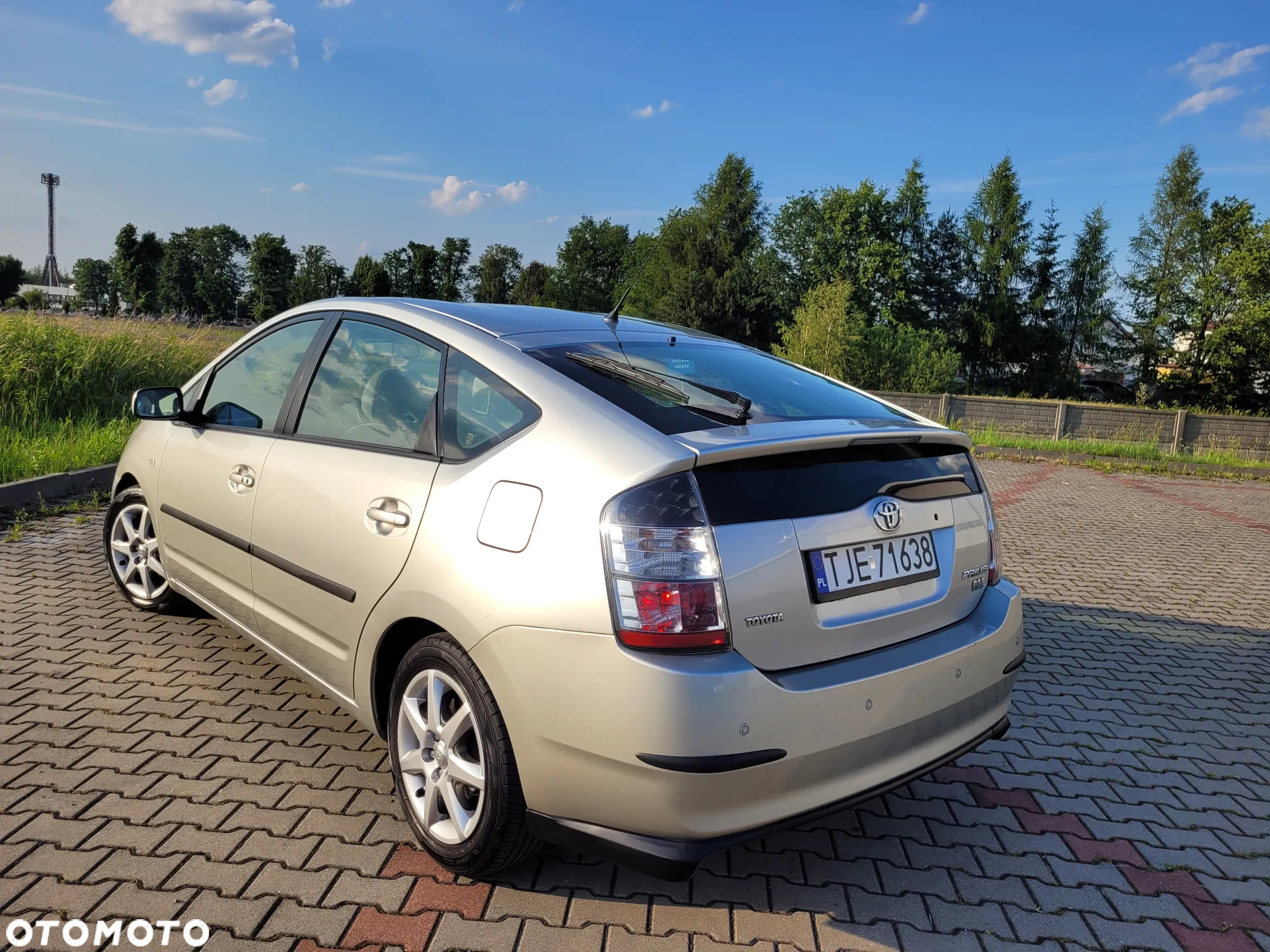 Toyota Prius (Hybrid) - 32
