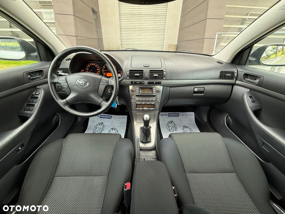 Toyota Avensis 1.8 VVT-i Combi Sol - 26