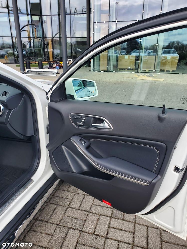 Mercedes-Benz GLA 250 4Matic 7G-DCT AMG Line - 17