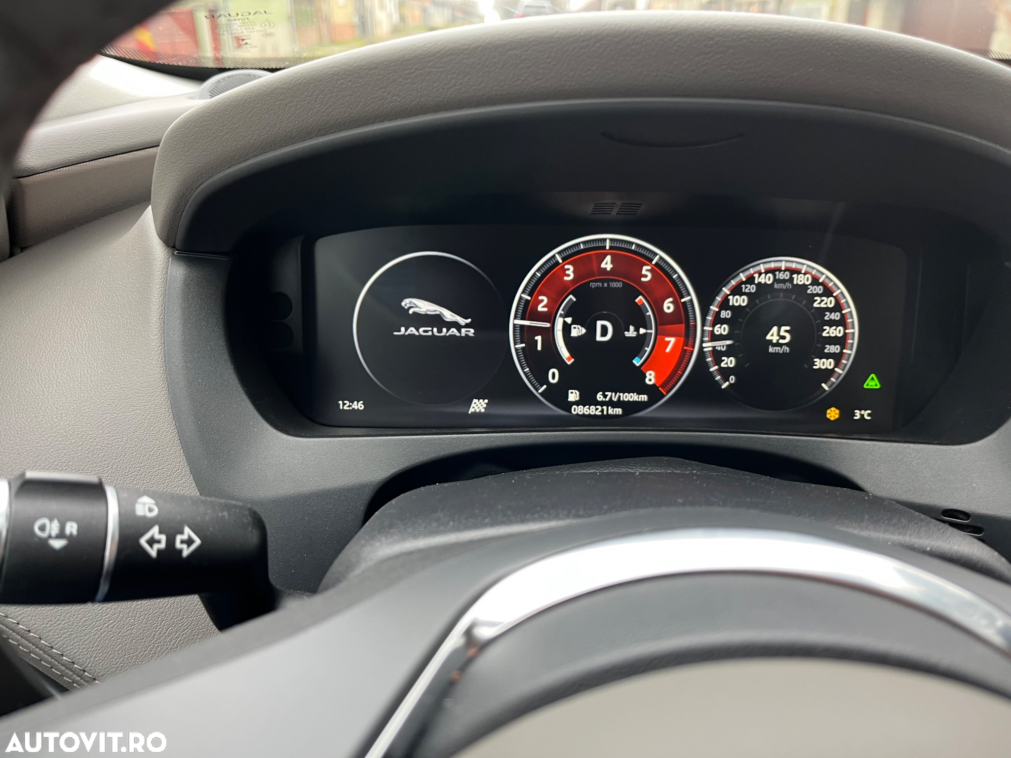 Jaguar XE - 13