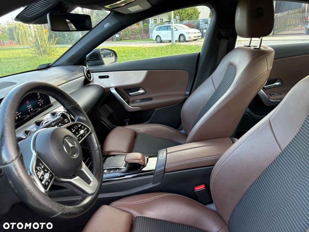 Mercedes-Benz CLA 220 4-Matic 7G-DCT - 10