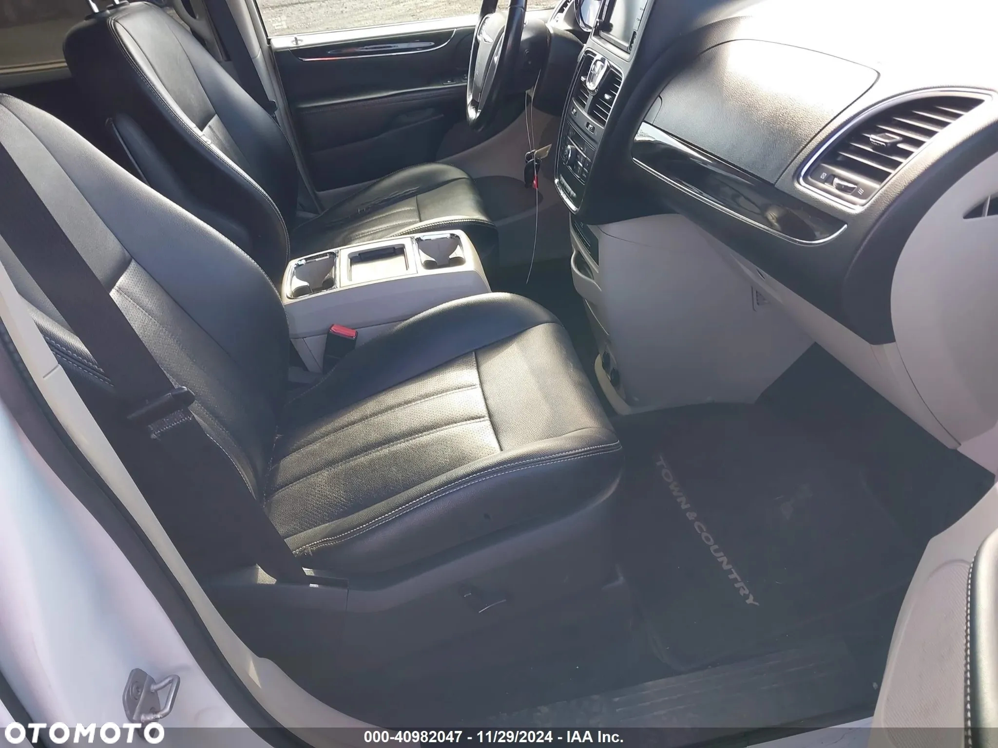 Chrysler Town & Country 3.6 Limited - 7