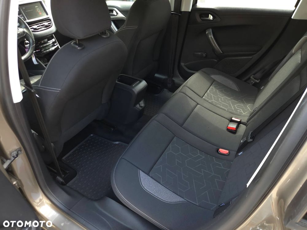 Peugeot 2008 PureTech 82 Style - 36