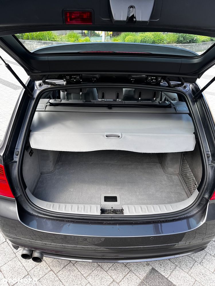 BMW Seria 3 325i xDrive - 14