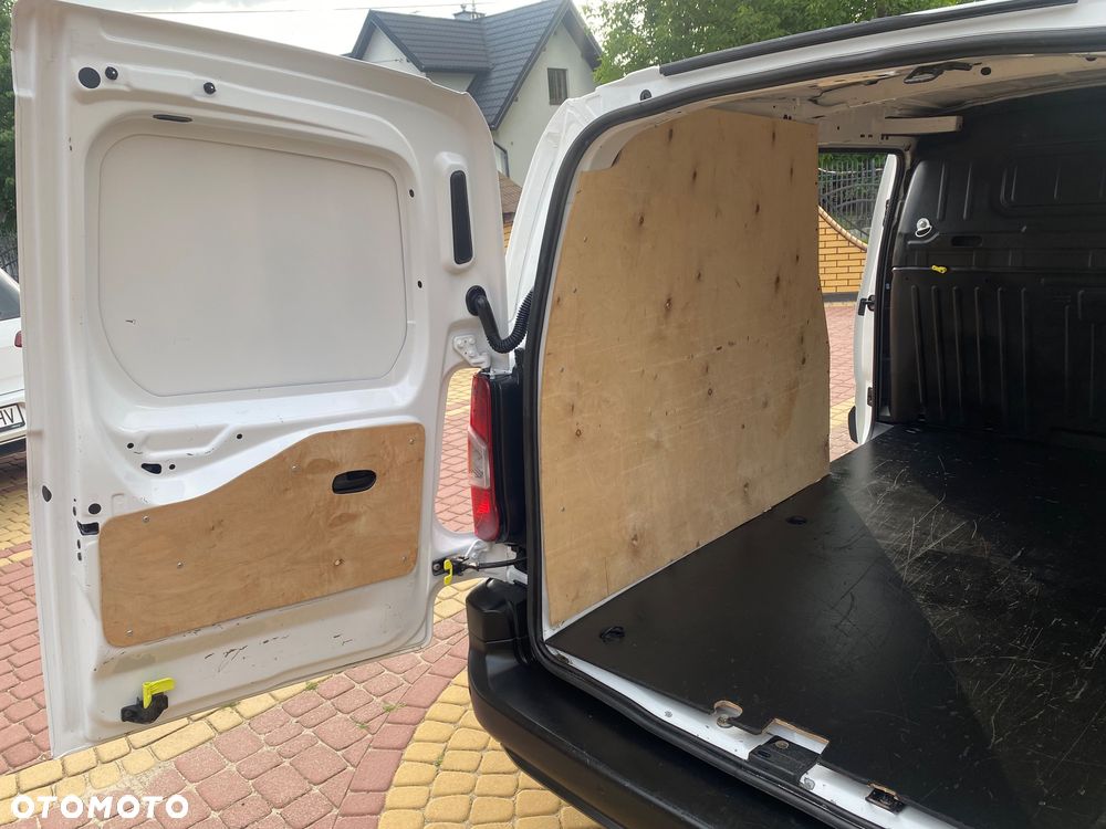 Citroën BERLINGO 1.6 HDI, MAX długi, 3-osobowy, klimatyzacja, zakupiony w salonie w Rzeszowie, bezwypadkowy - 12