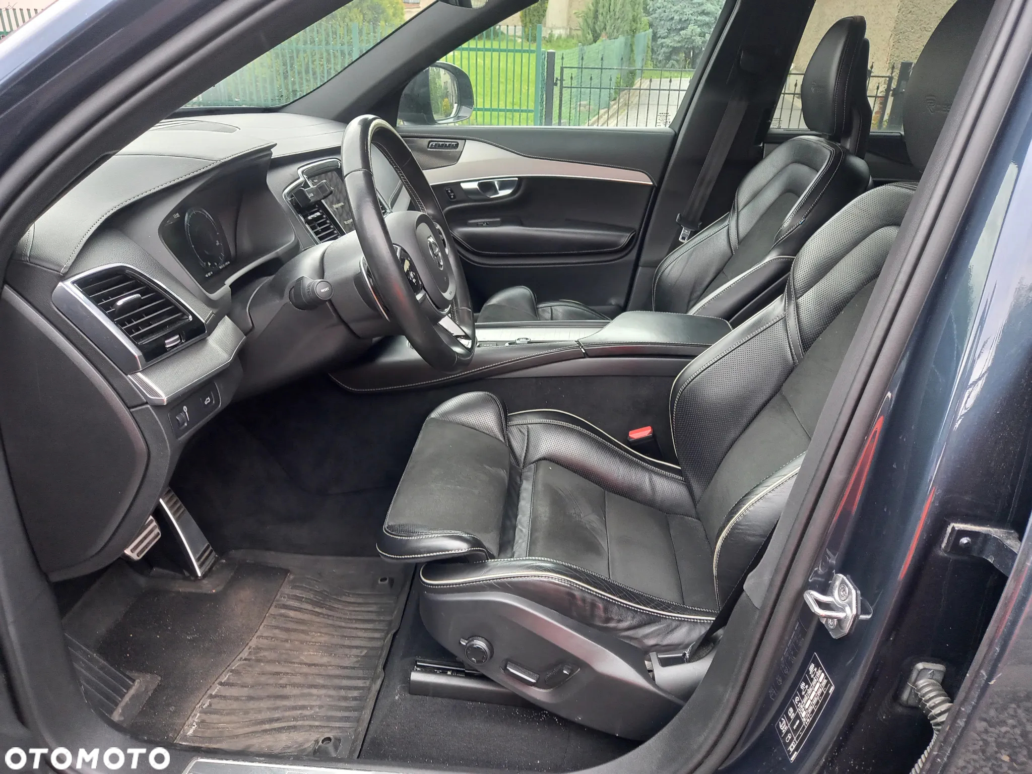 Volvo XC 90 D5 AWD R-Design 7os - 16