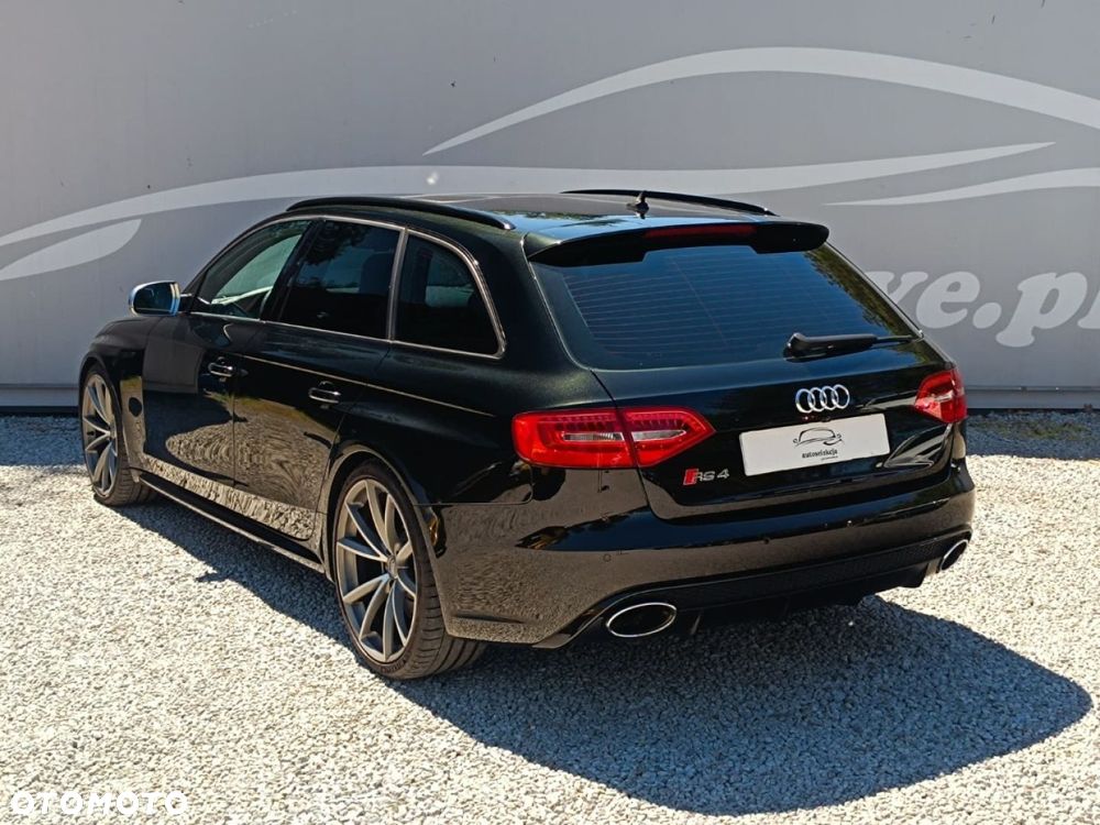 Audi RS4 Avant - 16
