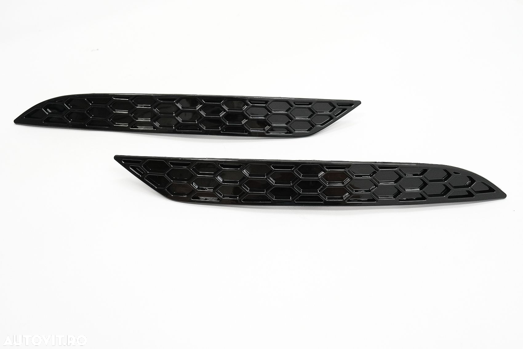 Honeycomb Reflectorizanti Bara Spate compatibil cu VW Golf 7.5 (2017-2 - 4