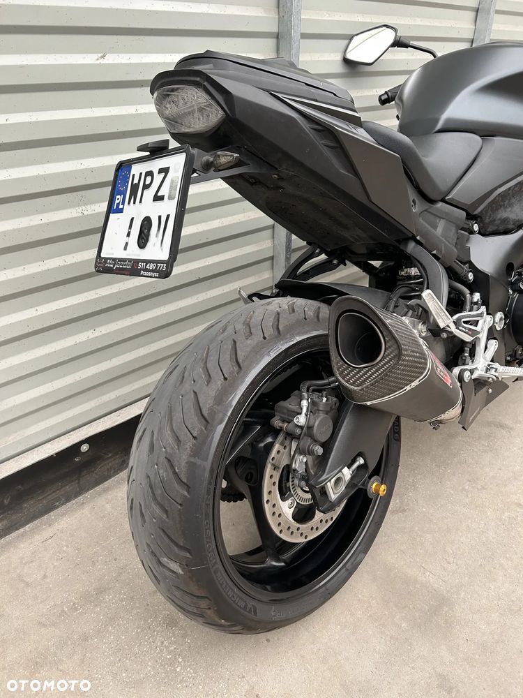 Suzuki GSX - 17