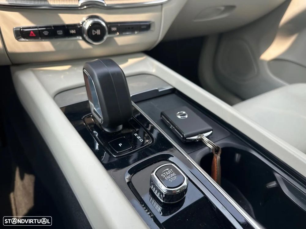 Volvo XC 60 2.0 T6 PHEV Plus Bright AWD - 26