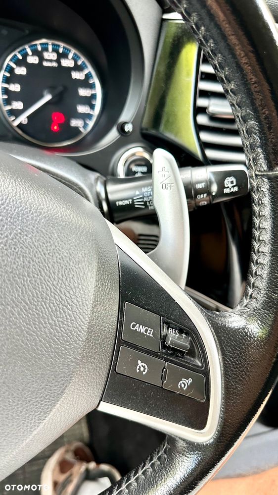 Mitsubishi Outlander 2.0 4WD Top - 28