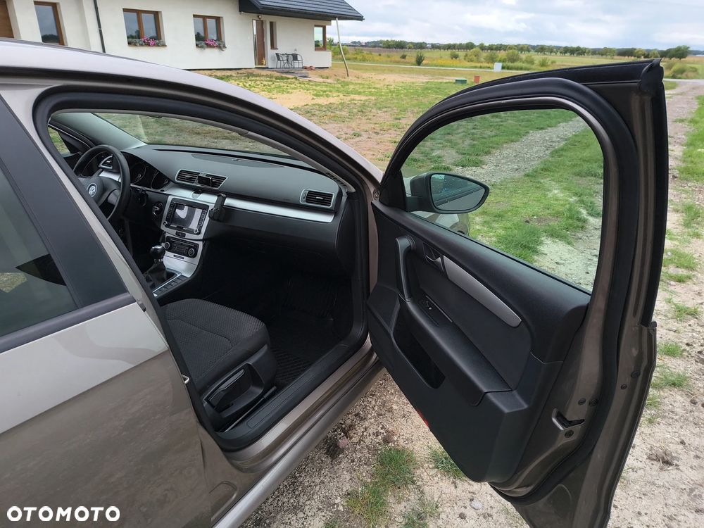 Volkswagen Passat 2.0 TDI Comfortline - 6