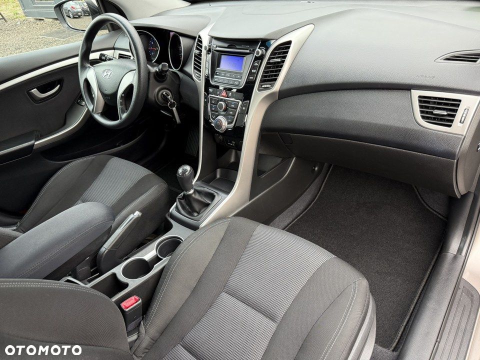 Hyundai i30 1.4 Premiere Comfort - 28