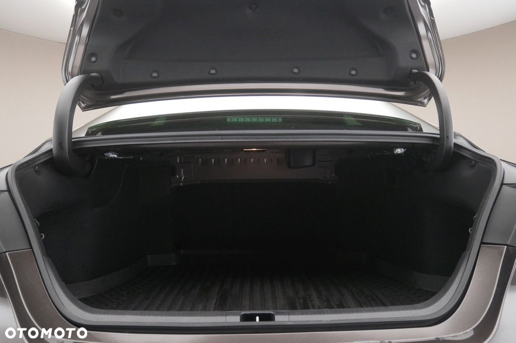 Toyota Camry - 16