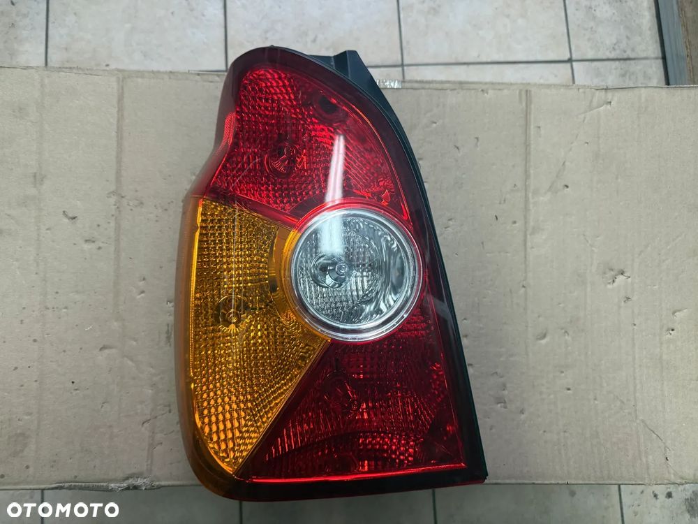 Reflektor / lampa tylna Hyundai Terracan- lewa strona - oryginalna - 1
