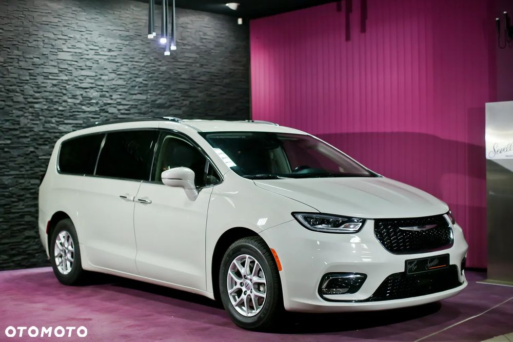 Chrysler Pacifica - 2