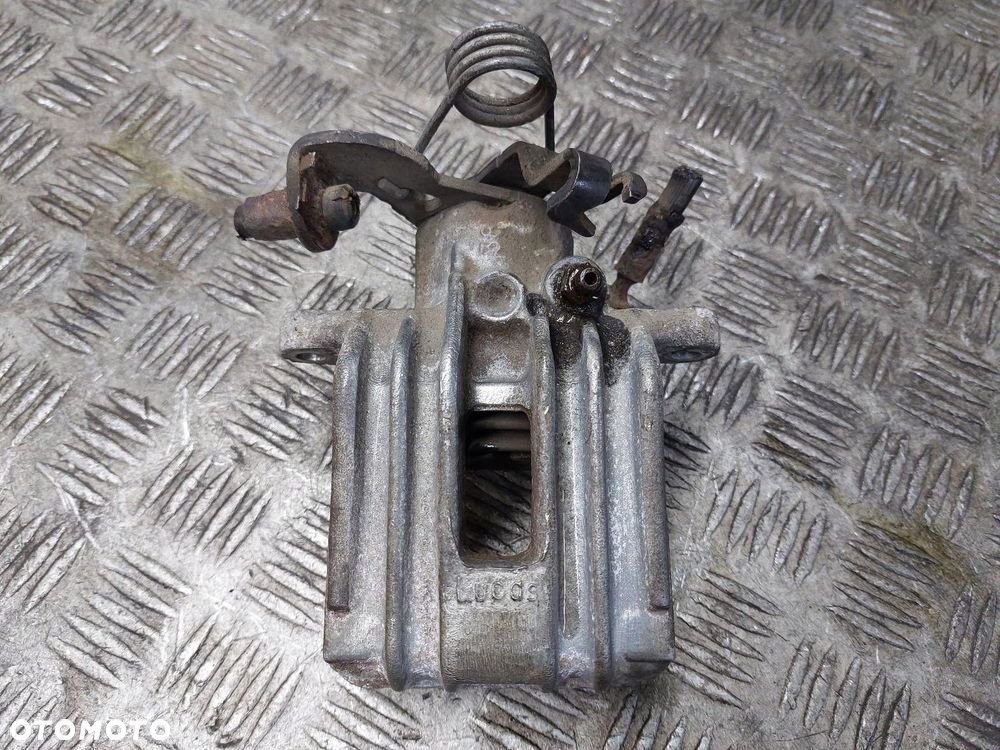 ZACISK HAMULCOWY PRAWY TYŁ AUDI A4 B6 - 1