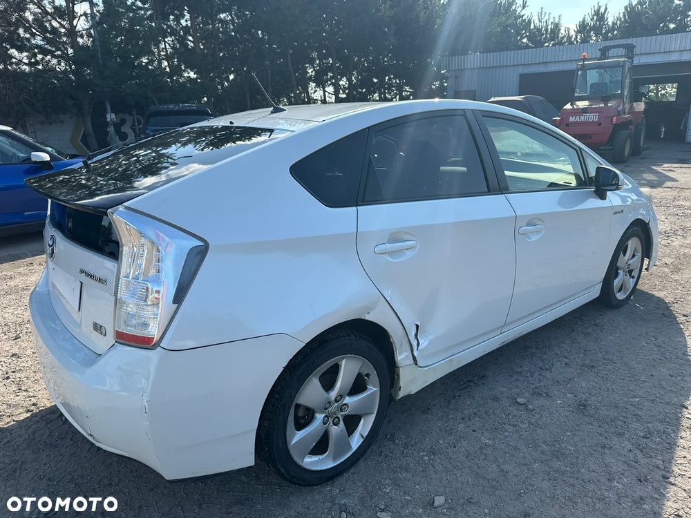 Toyota Prius (Hybrid) Executive - 3