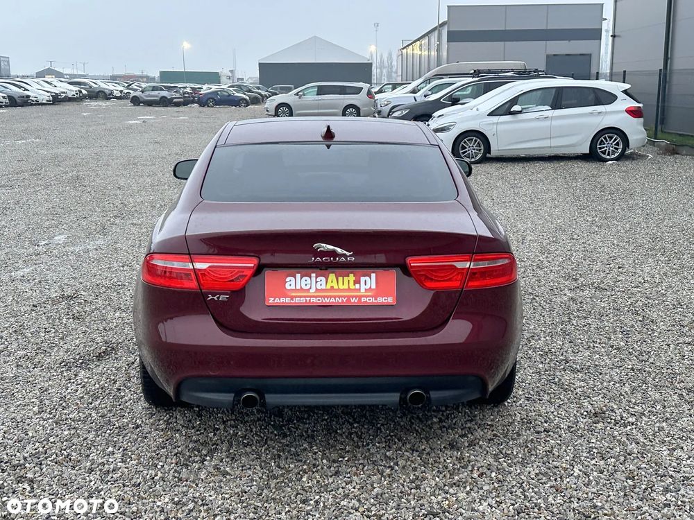 Jaguar XE 20t Prestige - 11