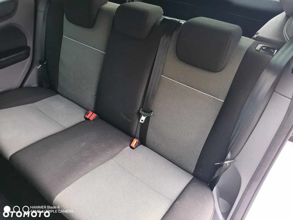 Ford Focus 1.8 Titanium - 24