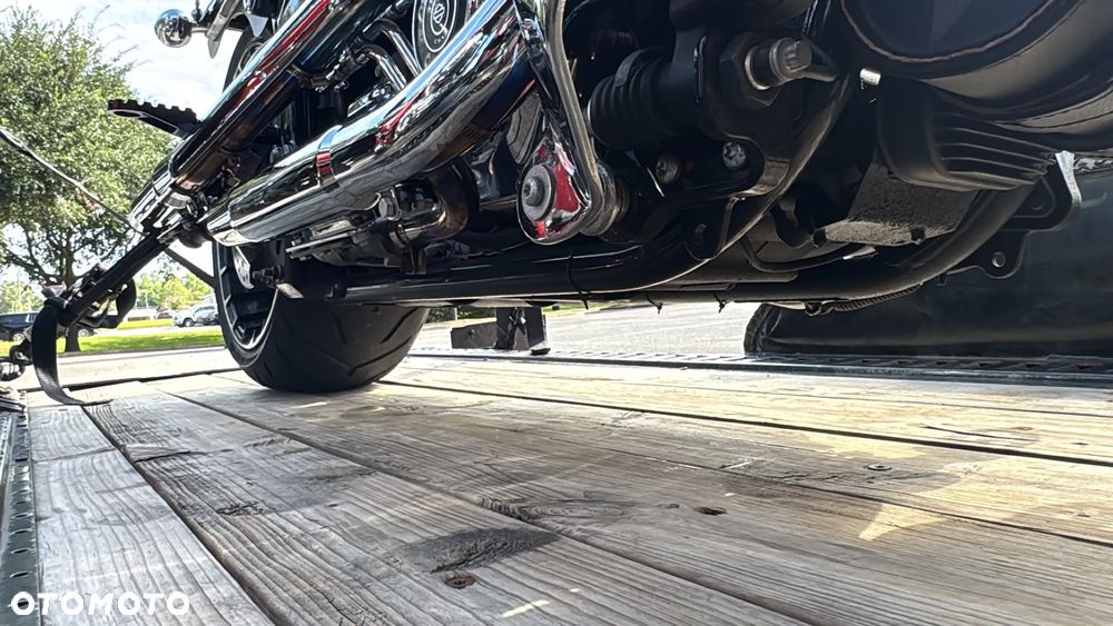 Harley-Davidson Softail Breakout - 28