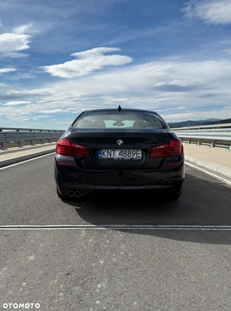 BMW Seria 5 525d xDrive - 14