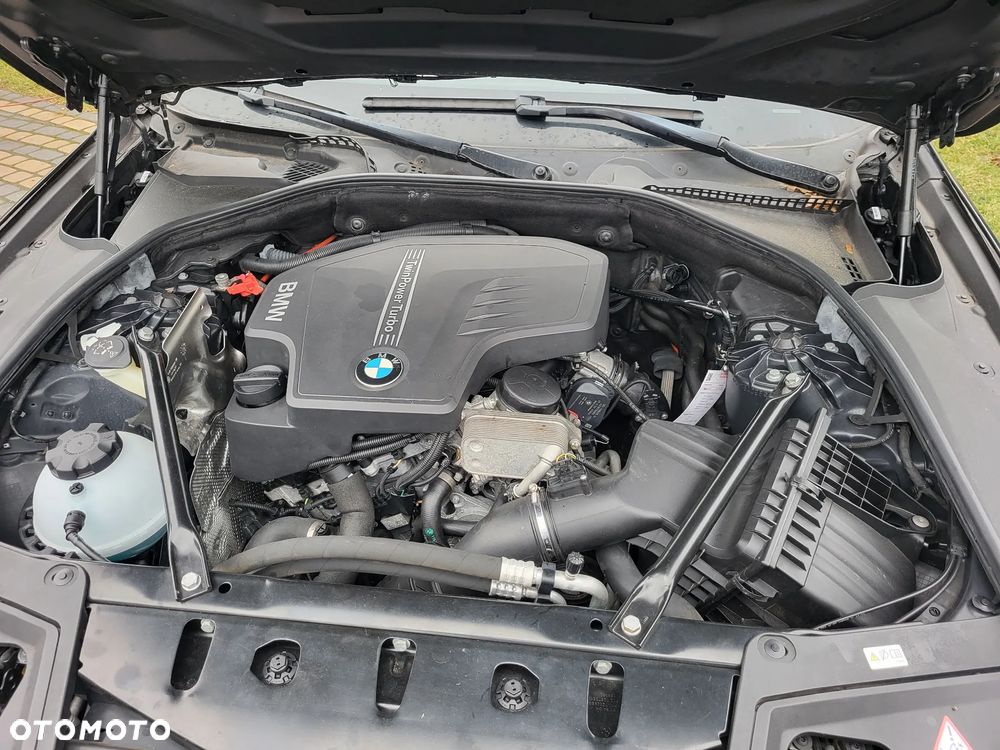 BMW Seria 5 528i - 5