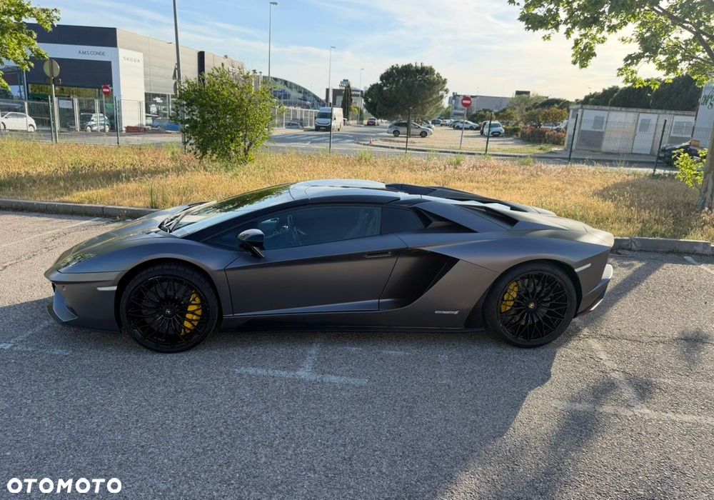 Lamborghini Aventador - 3