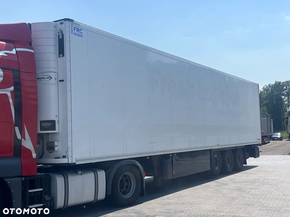 Schmitz Cargobull SCB / CHŁODNIA / NOWE OPONY / DOPPELSTOCK / CARIER VECTOR 1550 / DRUKARKA / 4 RYGLE/  2017 / OS PODNOSZONA / ZADBANA - 4