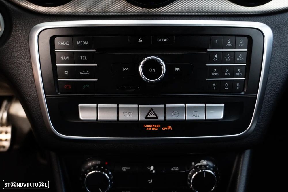Mercedes-Benz CLA 180 d Shooting Brake AMG Line - 18