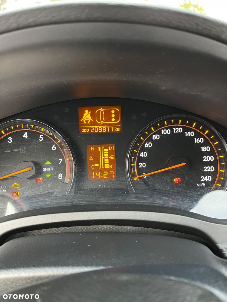 Toyota Avensis 1.8 Comfort - 22