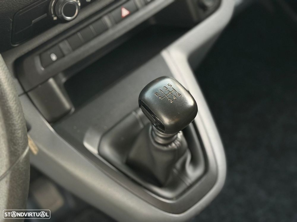 Peugeot Expert 2.0 BlueHDi L2H1 Semi-Vidrado - 11