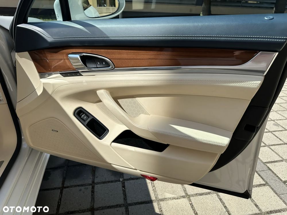 Porsche Panamera Turbo PDK - 33