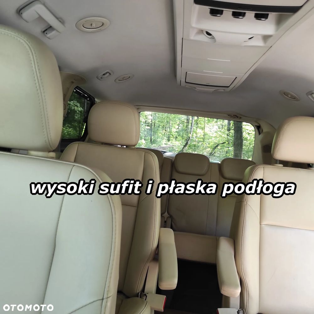 Volkswagen Routan - 8