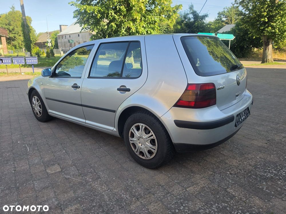 Volkswagen Golf - 6