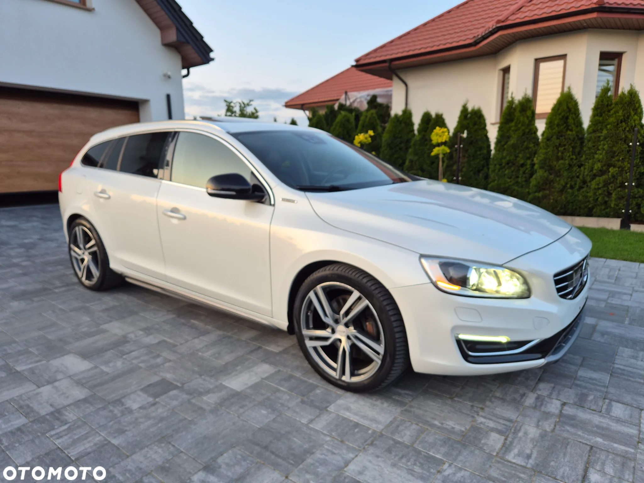 Volvo V60 D6 Plug-In-Hybrid AWD Geartronic Summum - 21