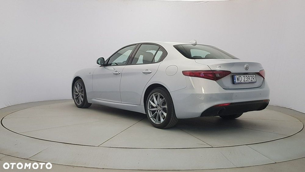 Alfa Romeo Giulia - 6
