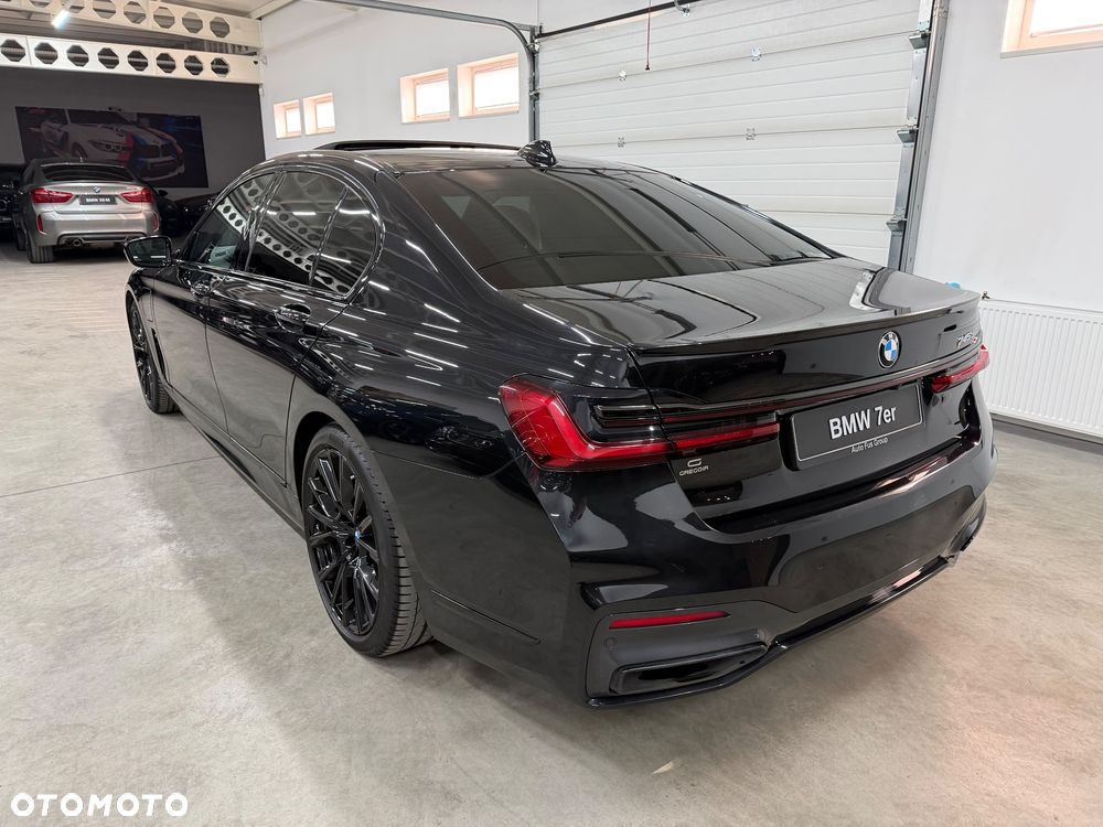 BMW Seria 7 745e sport - 11