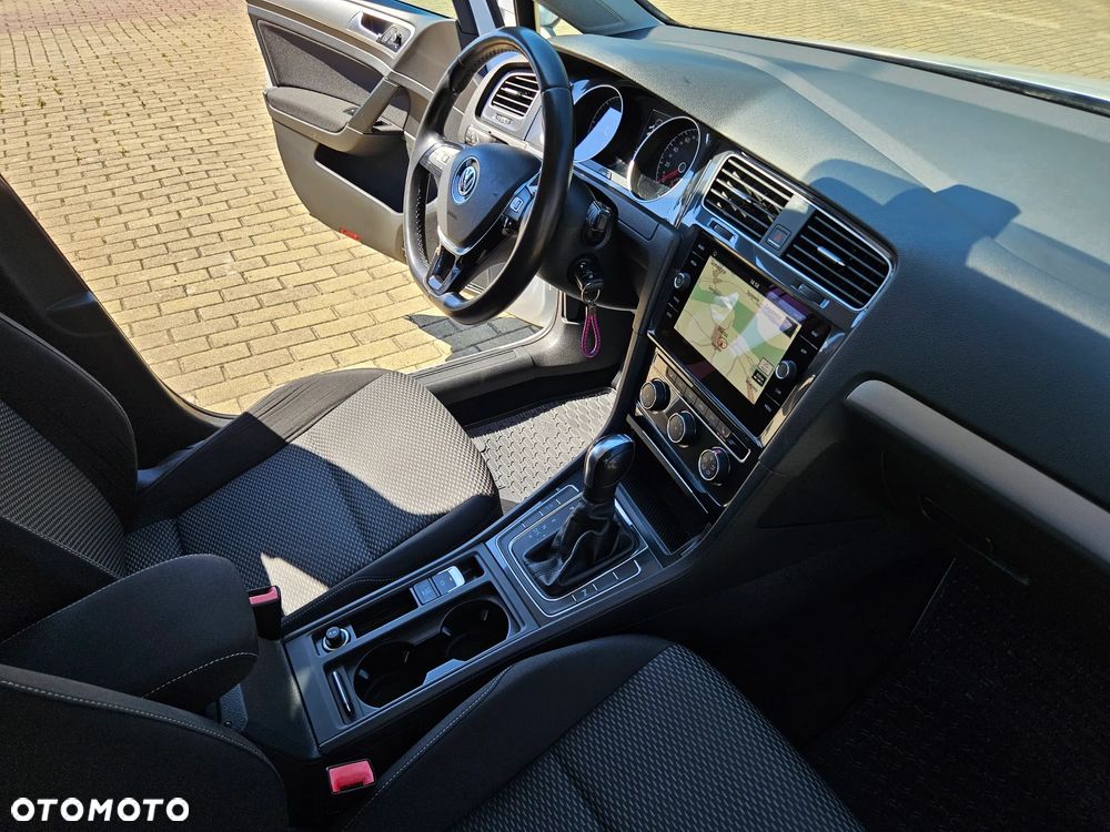 Volkswagen Golf - 32