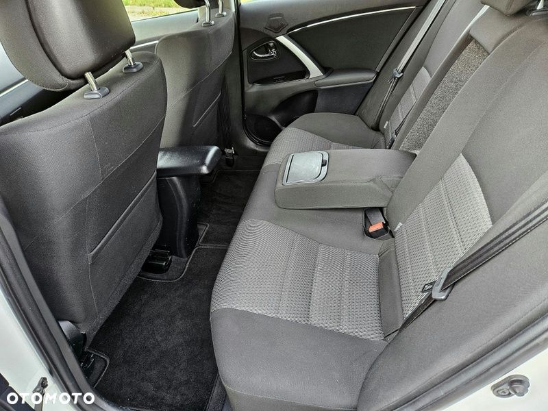 Toyota Avensis 2.0 D-4D Premium - 22