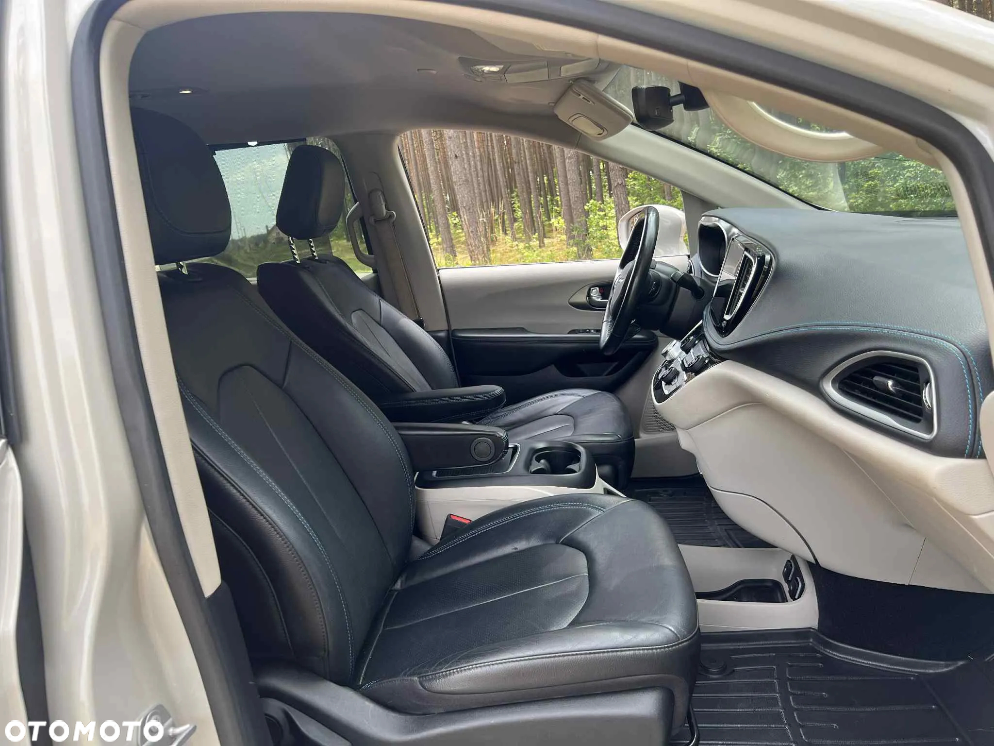 Chrysler Pacifica - 16
