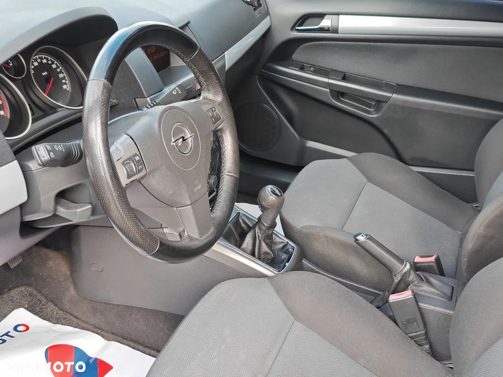 Opel Astra III GTC 1.6 Cosmo - 9