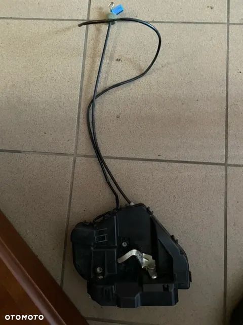 ZAMEK DRZWI PRAWY MERCEDES W203 TYŁ - 4