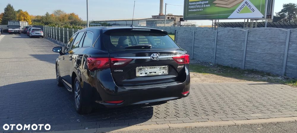 Toyota Avensis Touring Sports 1.8 Executive - 4