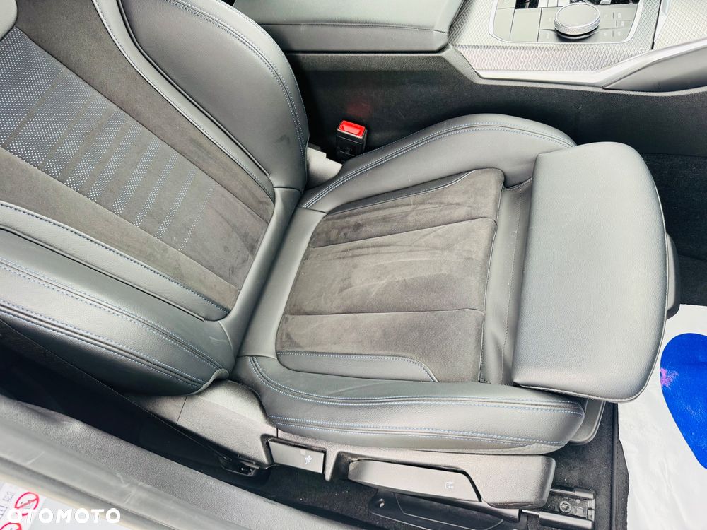 BMW Seria 3 320e PHEV M Sport - 30