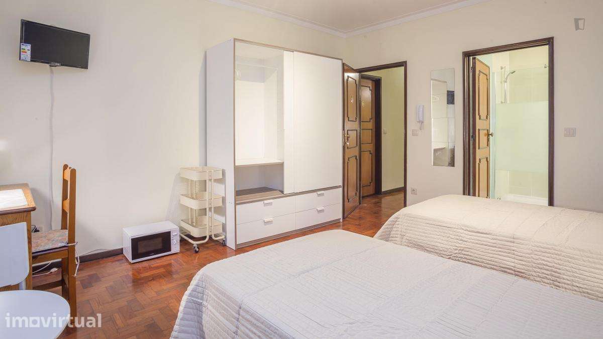 Quarto - localizado em Paranhos Porto - Grande imagem: 4/27
