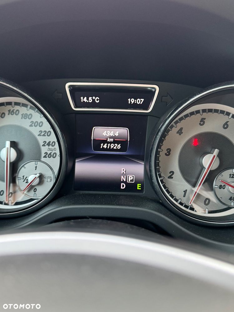 Mercedes-Benz GLA 200 7G-DCT SCORE - 36