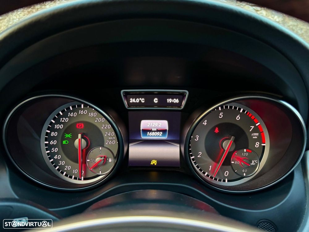 Mercedes-Benz CLA 180 AMG Line - 20